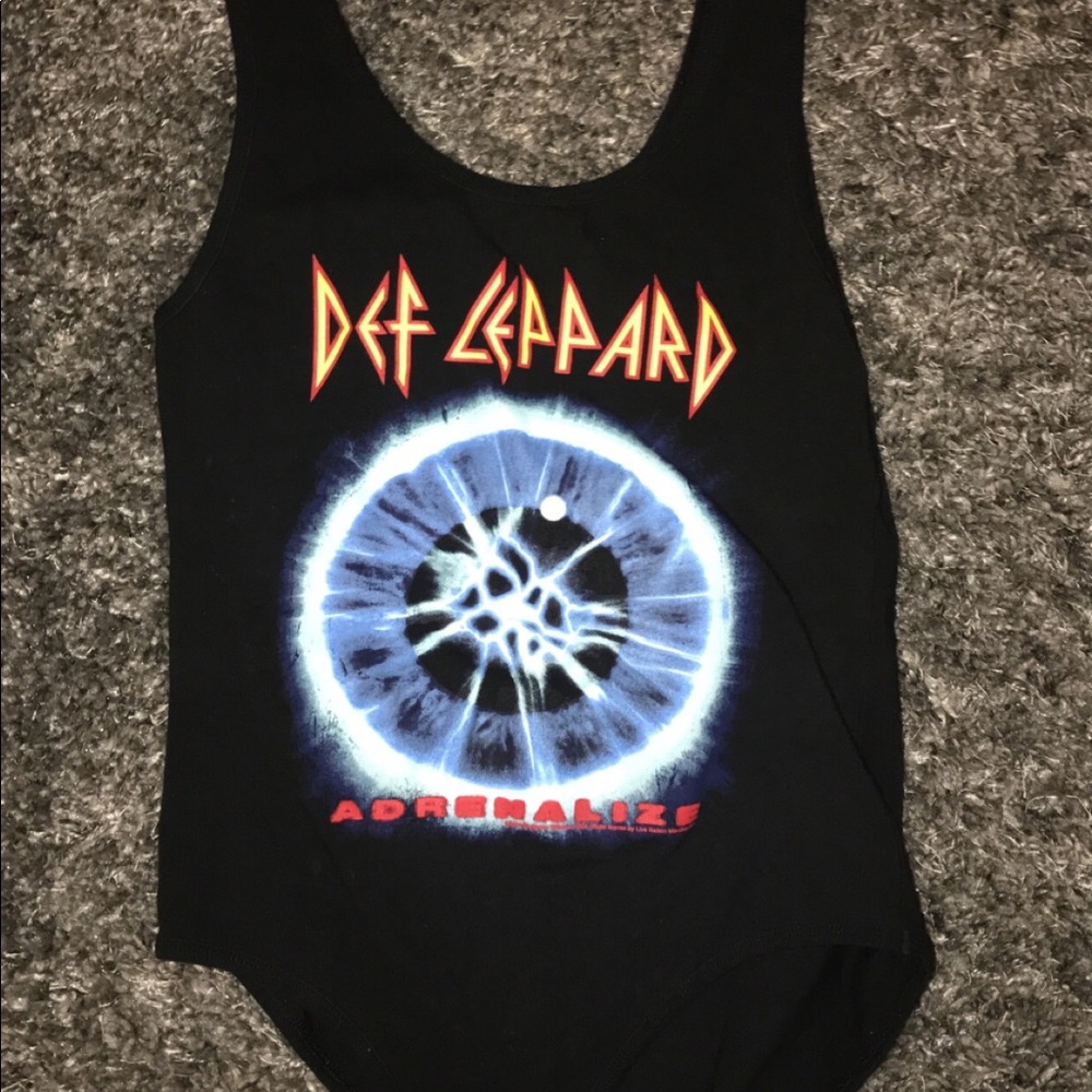 Black bodysuit with a band design .